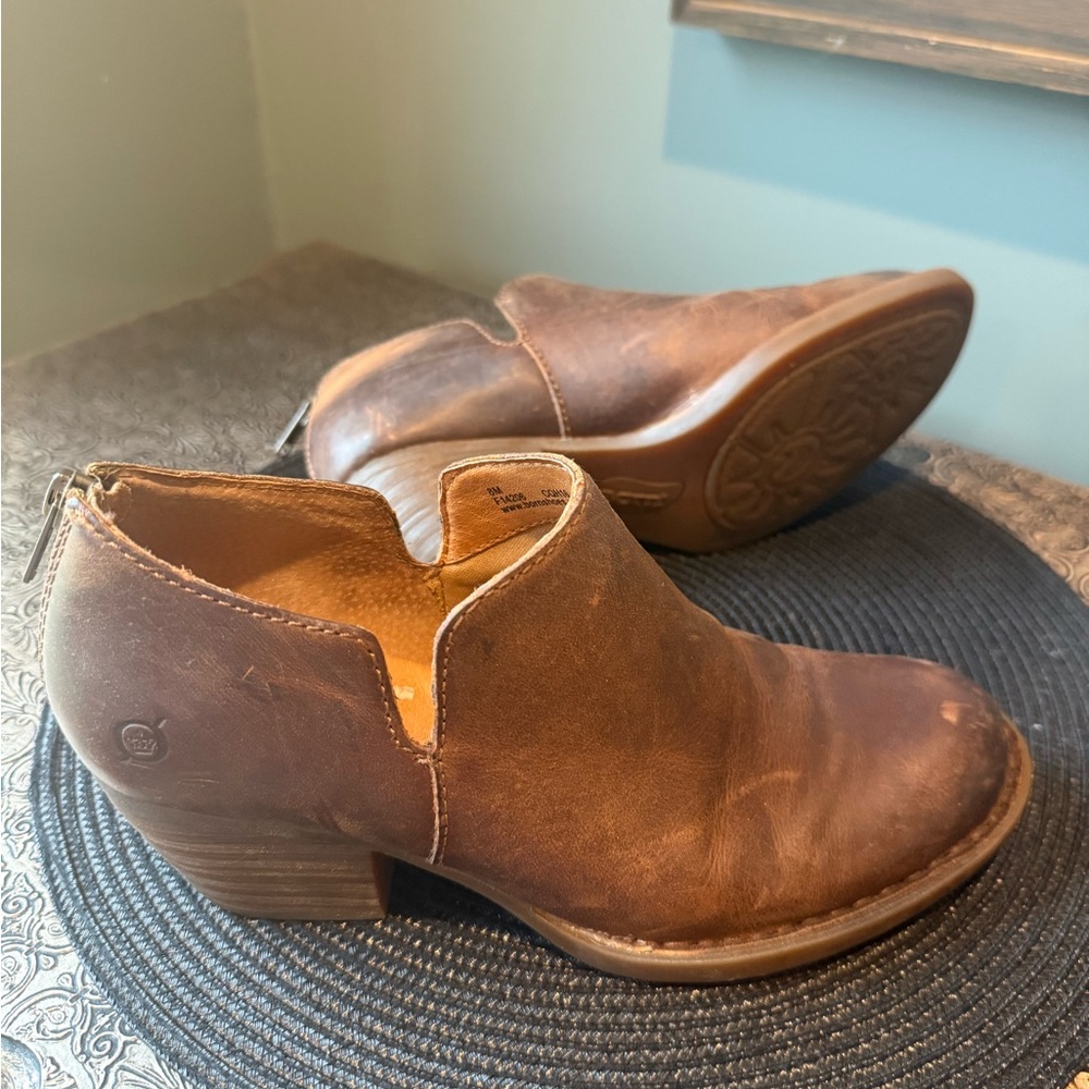 LIKE NEW — Born Chestnut Leather Ankle Booties